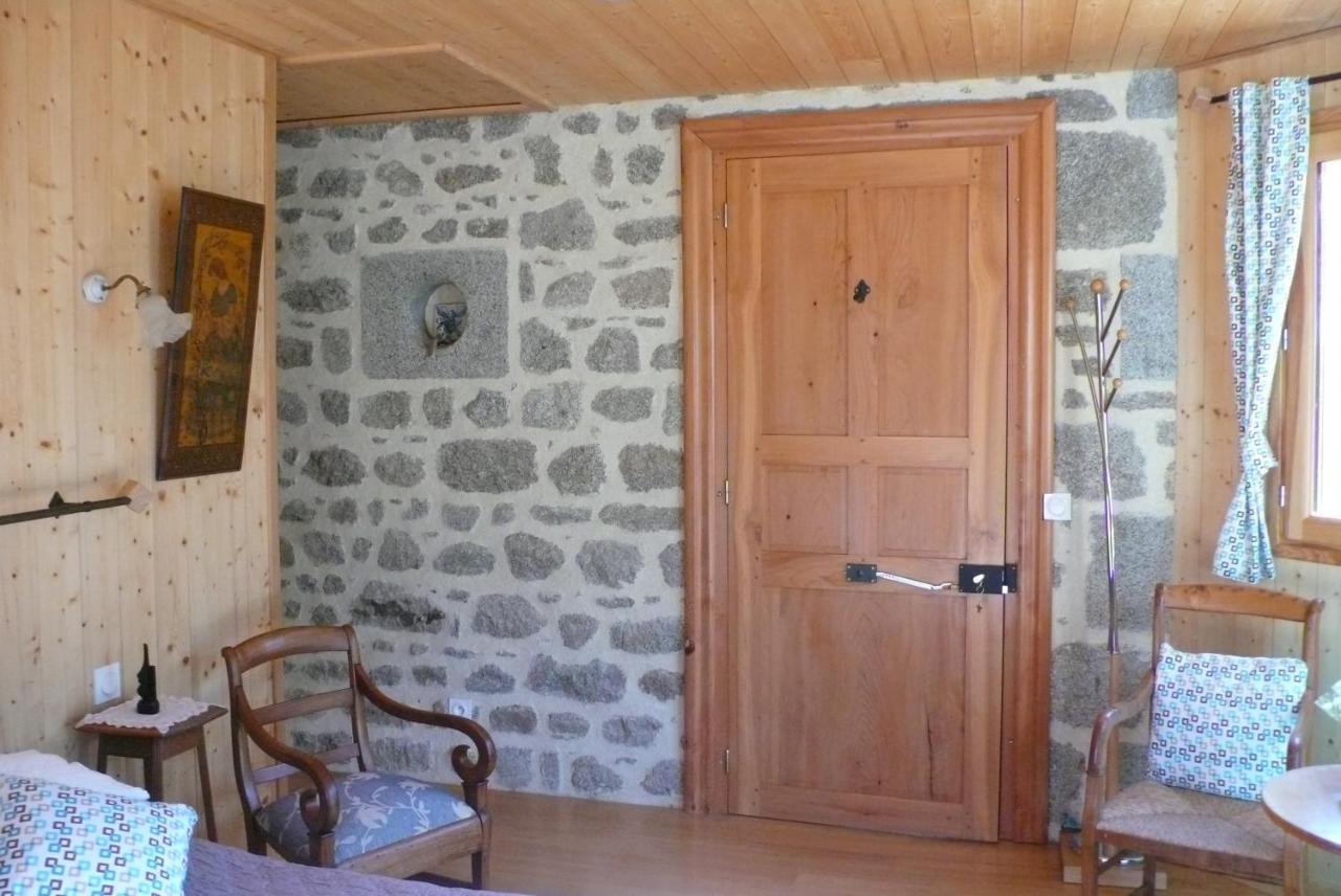 Bed and Breakfast Chez Geppetto Saint-Georges-Nigremont Exterior foto